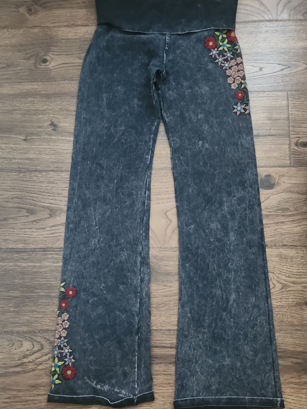 T Party Fashion Black Acid-Wash Flared Leggings with Floral Embroidery